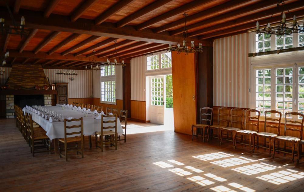 Logis Hotel Restaurant De La Poste Le Mele-sur-Sarthe ภายนอก รูปภาพ