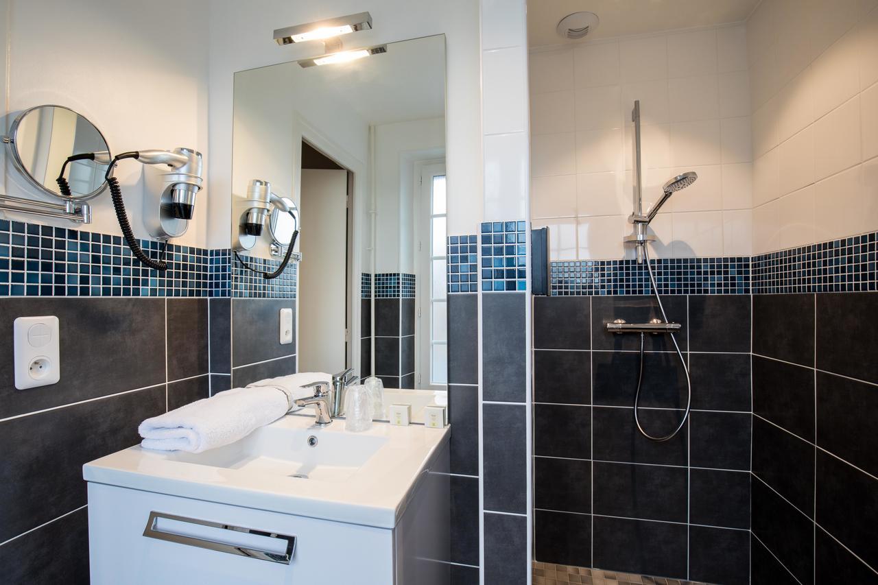 Logis Hotel Restaurant De La Poste Le Mele-sur-Sarthe ภายนอก รูปภาพ