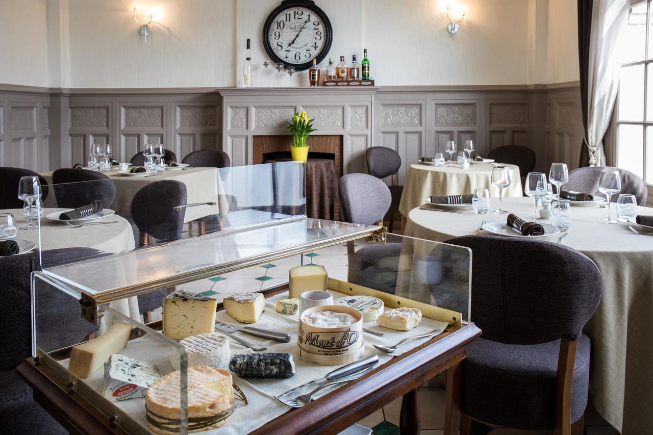 Logis Hotel Restaurant De La Poste Le Mele-sur-Sarthe ภายนอก รูปภาพ