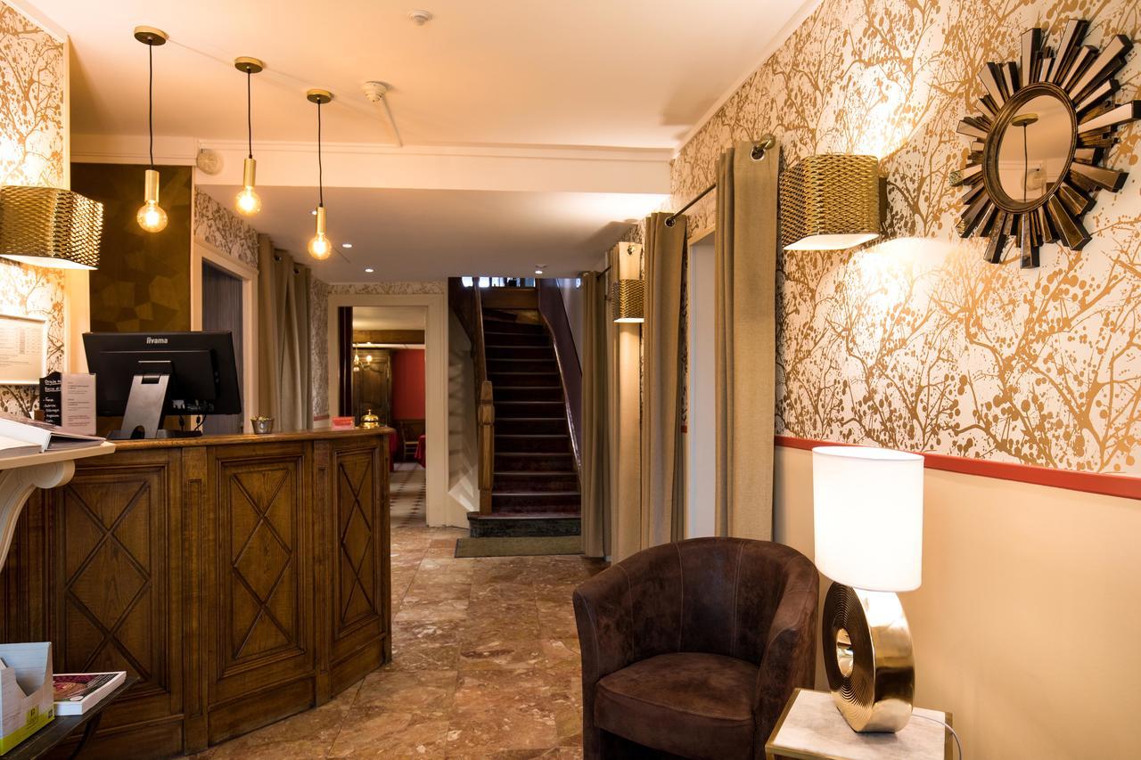 Logis Hotel Restaurant De La Poste Le Mele-sur-Sarthe ภายนอก รูปภาพ