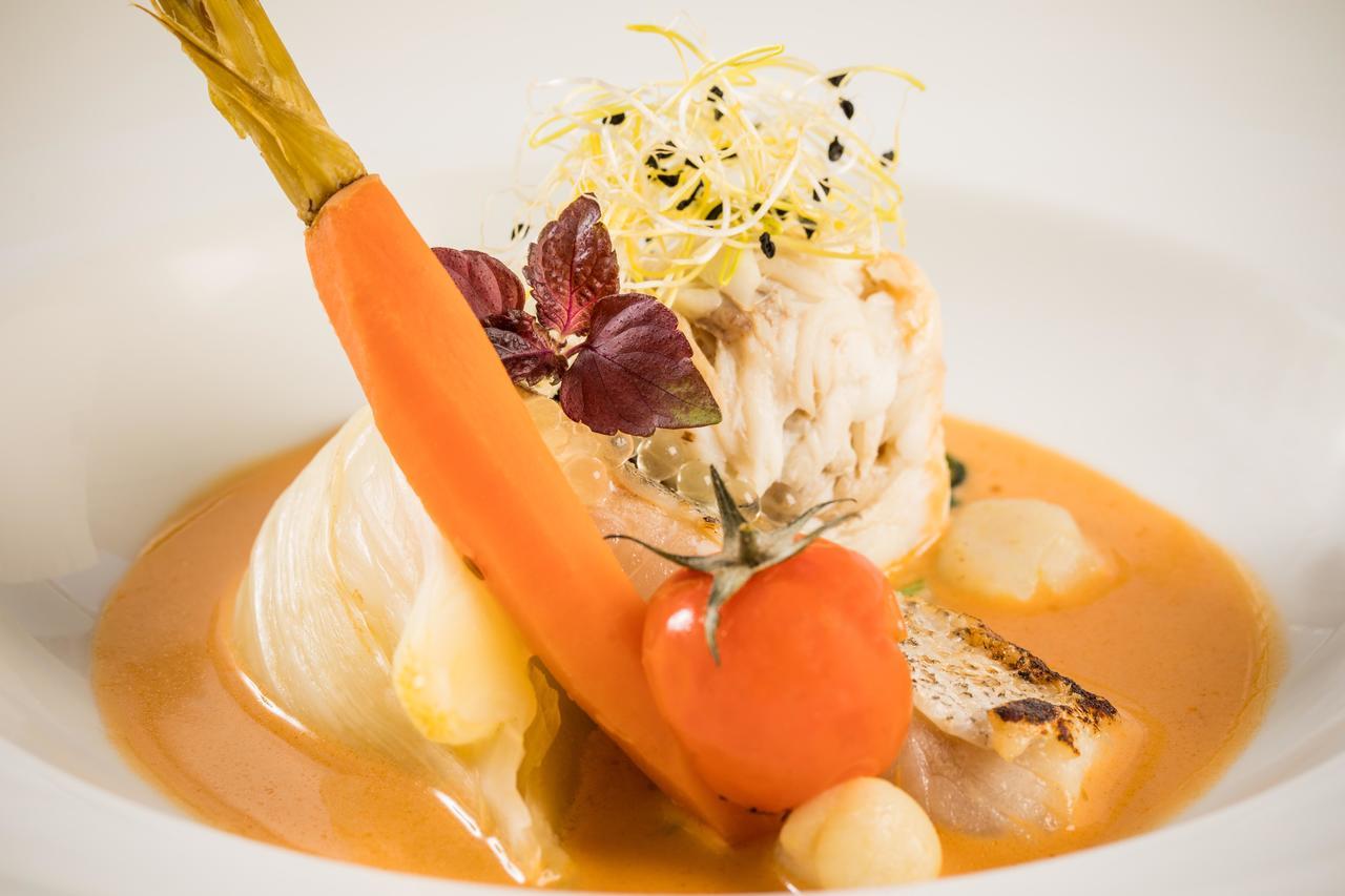 Logis Hotel Restaurant De La Poste Le Mele-sur-Sarthe ภายนอก รูปภาพ