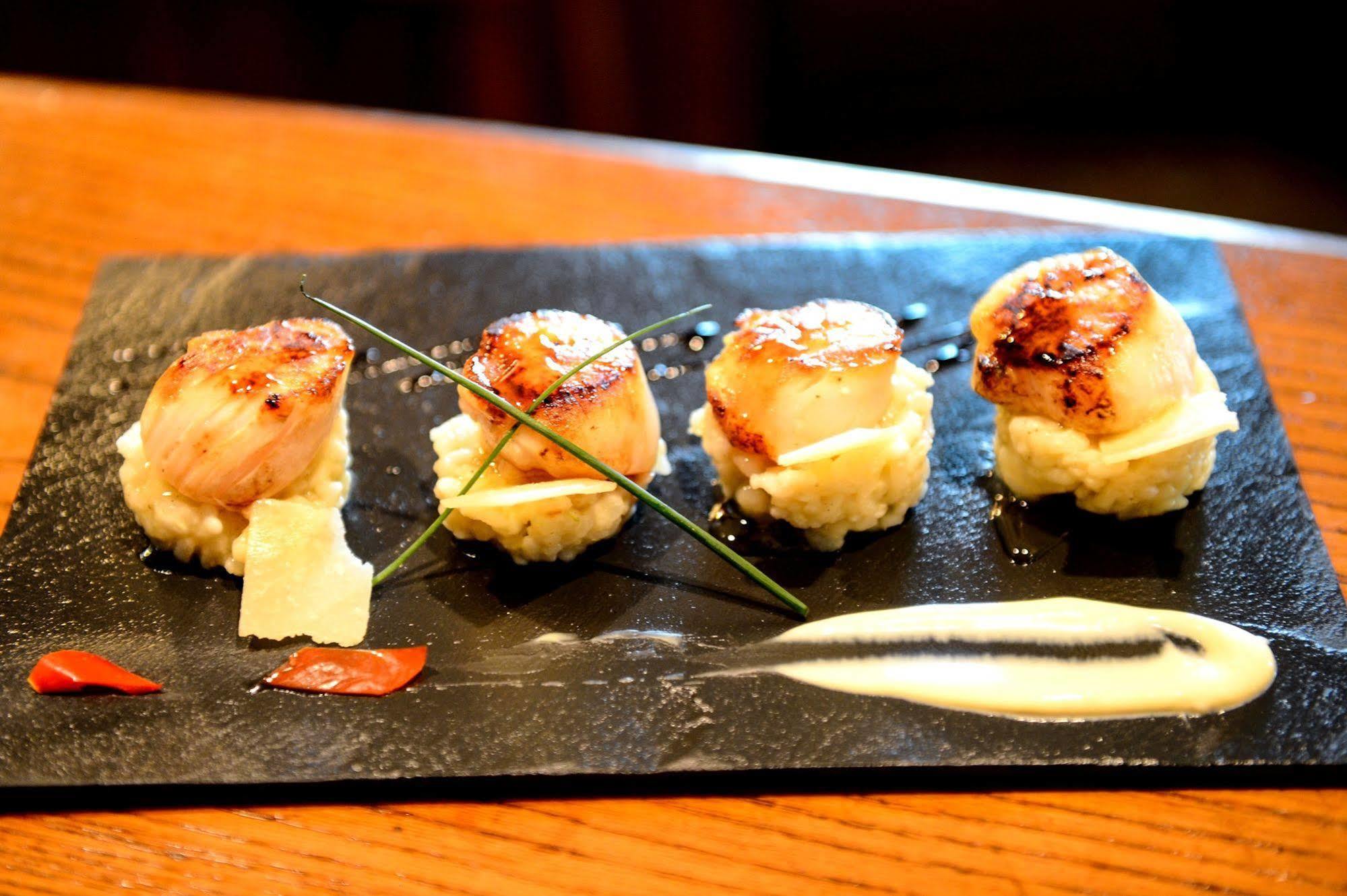Logis Hotel Restaurant De La Poste Le Mele-sur-Sarthe ภายนอก รูปภาพ