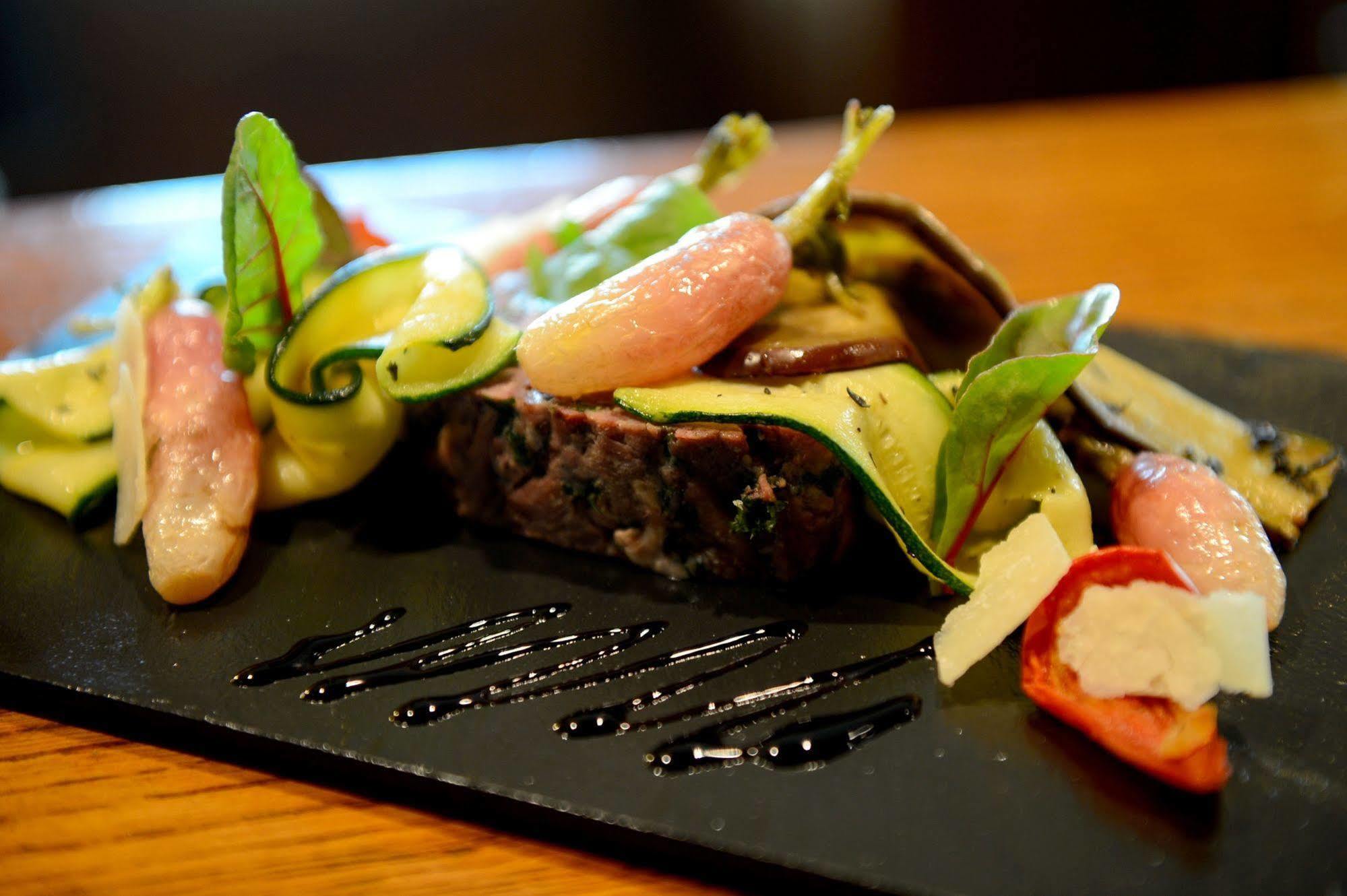Logis Hotel Restaurant De La Poste Le Mele-sur-Sarthe ภายนอก รูปภาพ