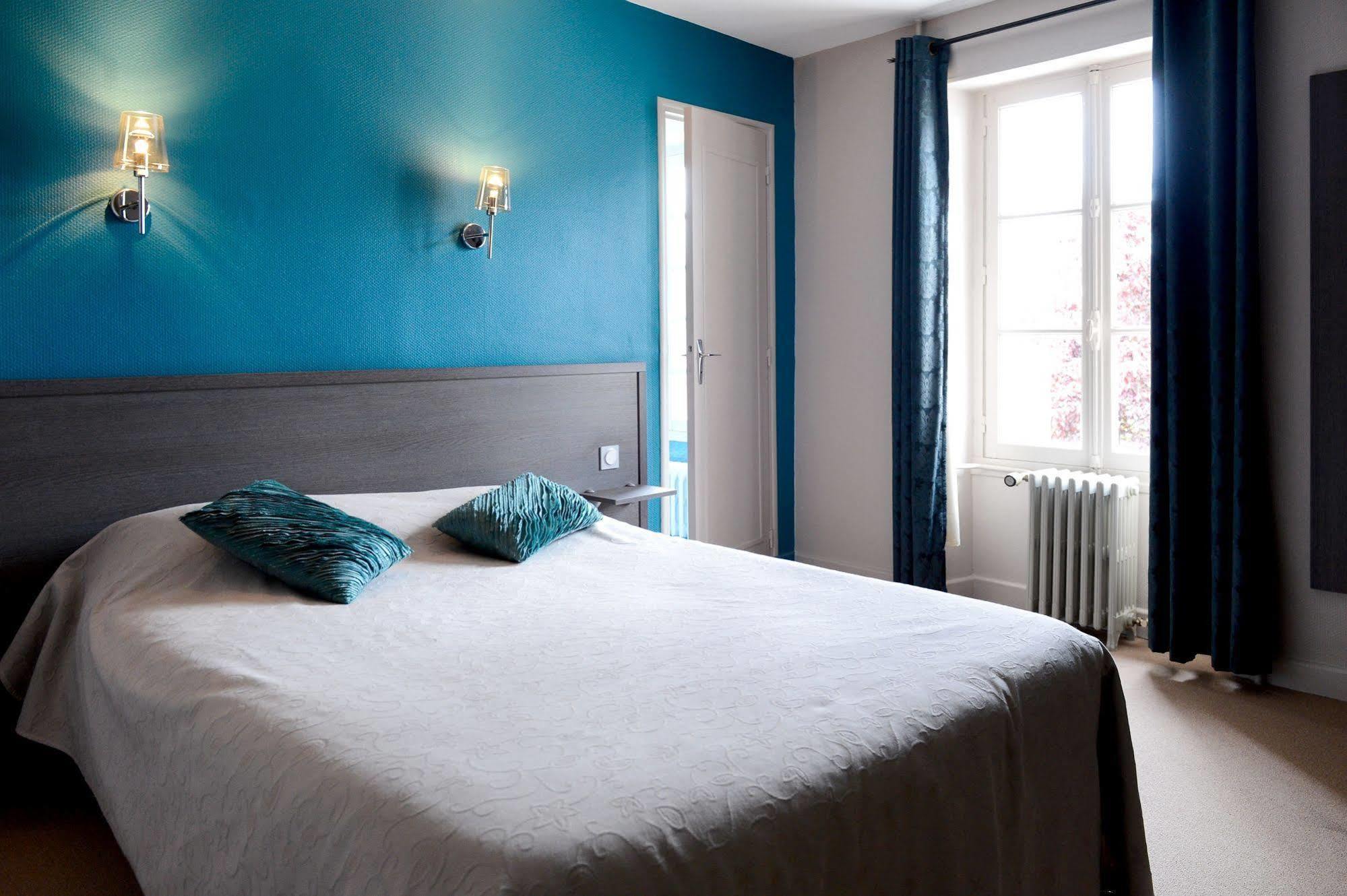Logis Hotel Restaurant De La Poste Le Mele-sur-Sarthe ภายนอก รูปภาพ