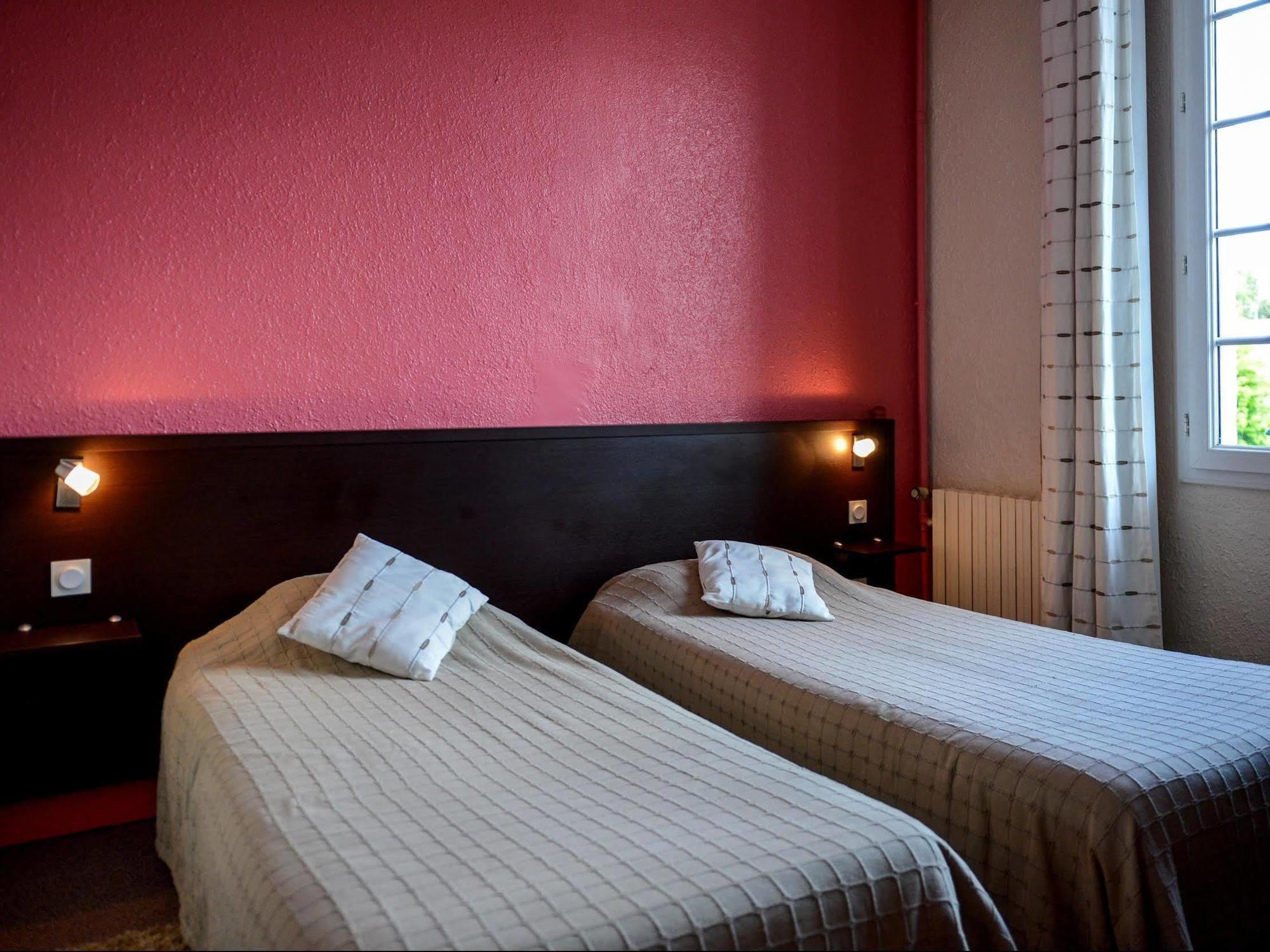Logis Hotel Restaurant De La Poste Le Mele-sur-Sarthe ภายนอก รูปภาพ