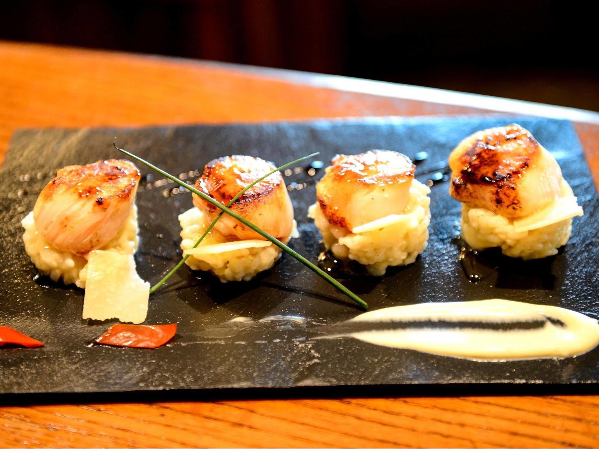 Logis Hotel Restaurant De La Poste Le Mele-sur-Sarthe ภายนอก รูปภาพ