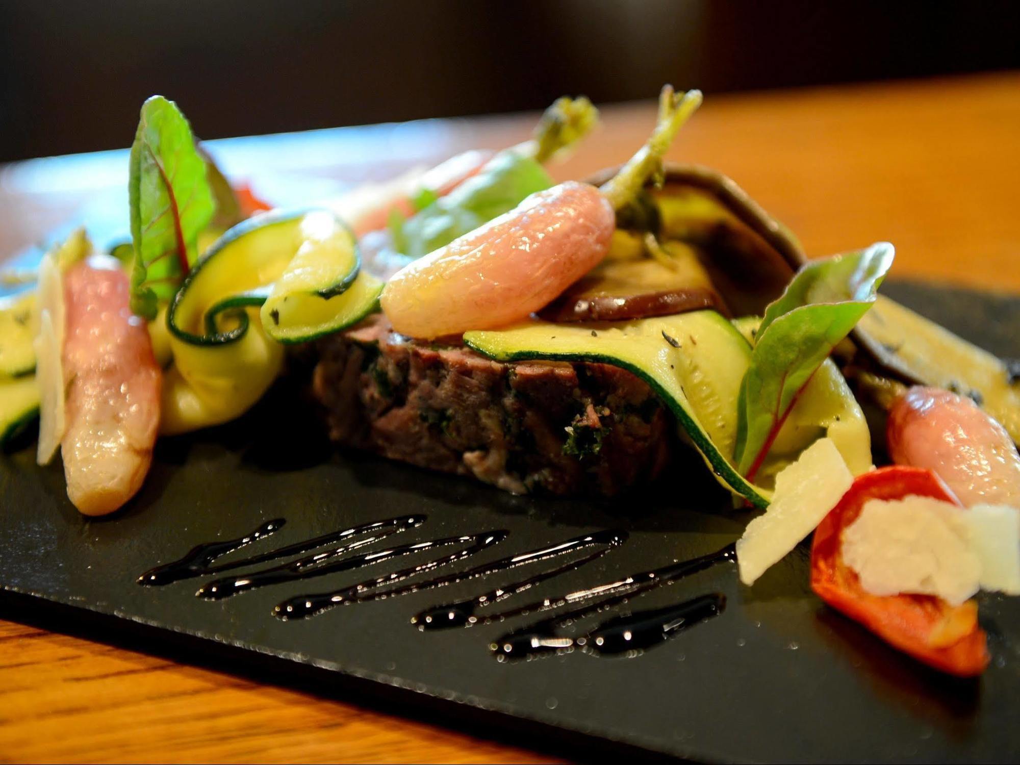Logis Hotel Restaurant De La Poste Le Mele-sur-Sarthe ภายนอก รูปภาพ